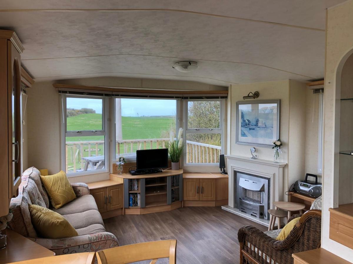 Captivating 2-Bed Static Caravan In Holyhead Llanfachraeth Exteriör bild
