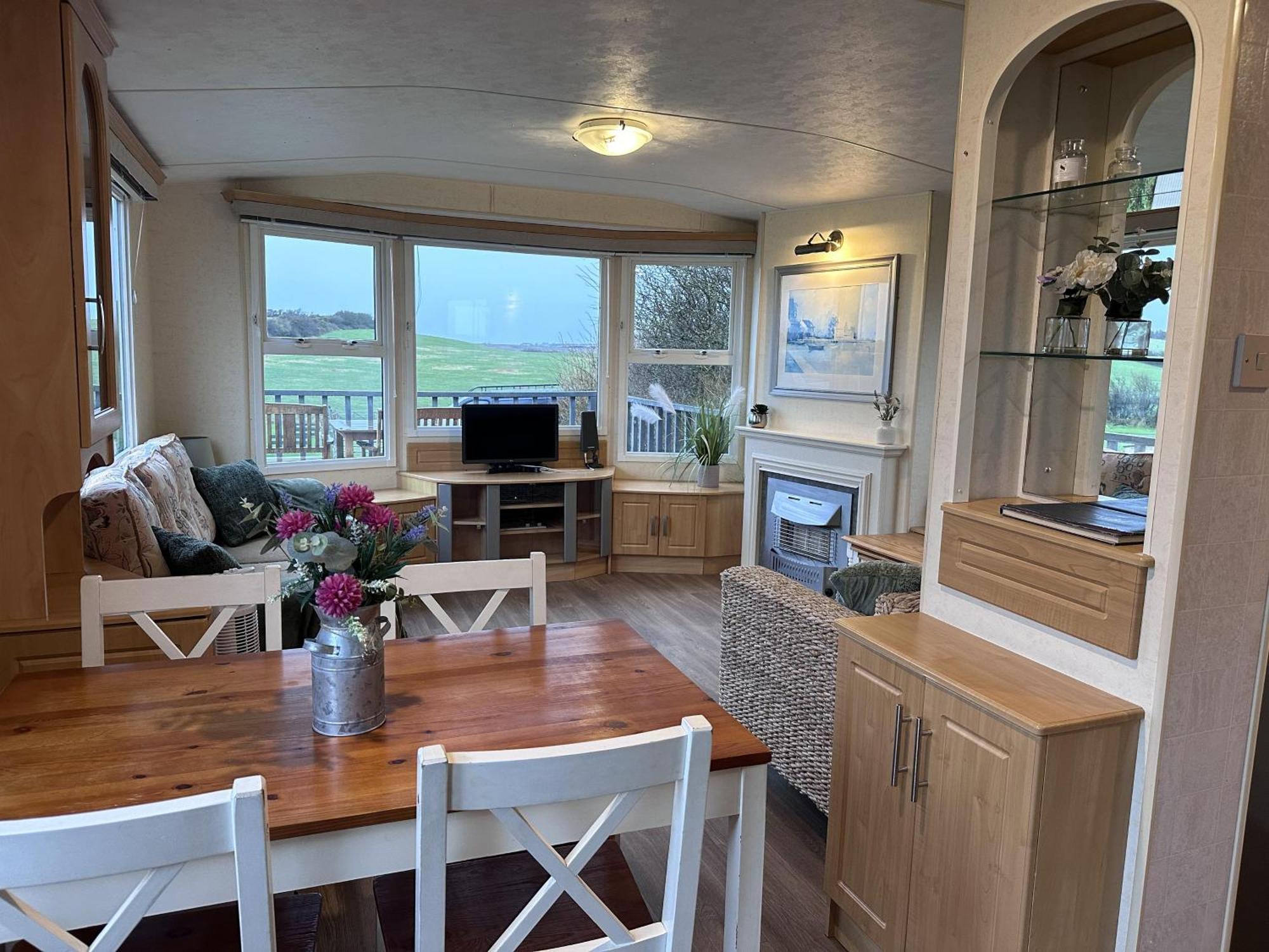 Captivating 2-Bed Static Caravan In Holyhead Llanfachraeth Exteriör bild