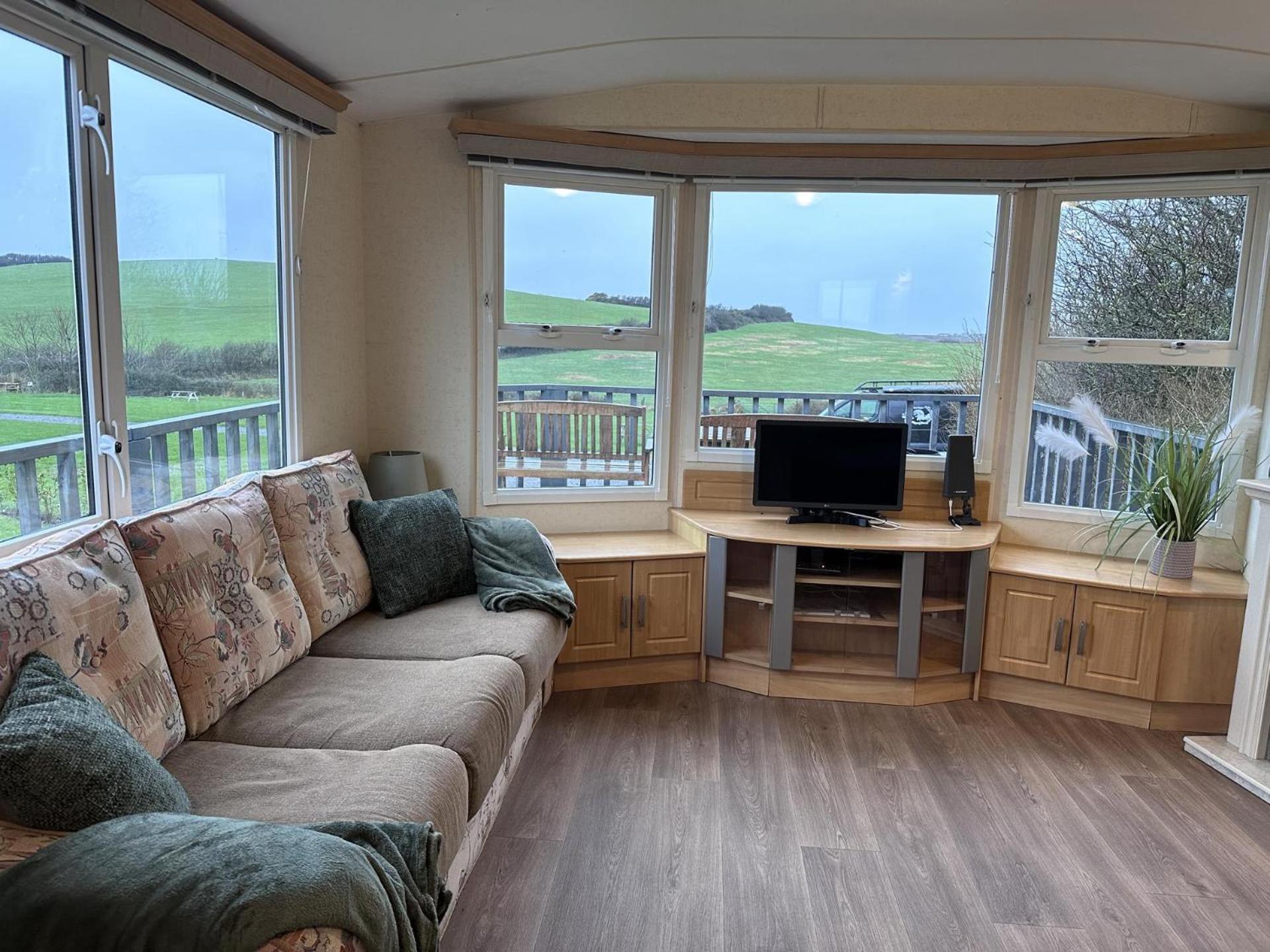 Captivating 2-Bed Static Caravan In Holyhead Llanfachraeth Exteriör bild
