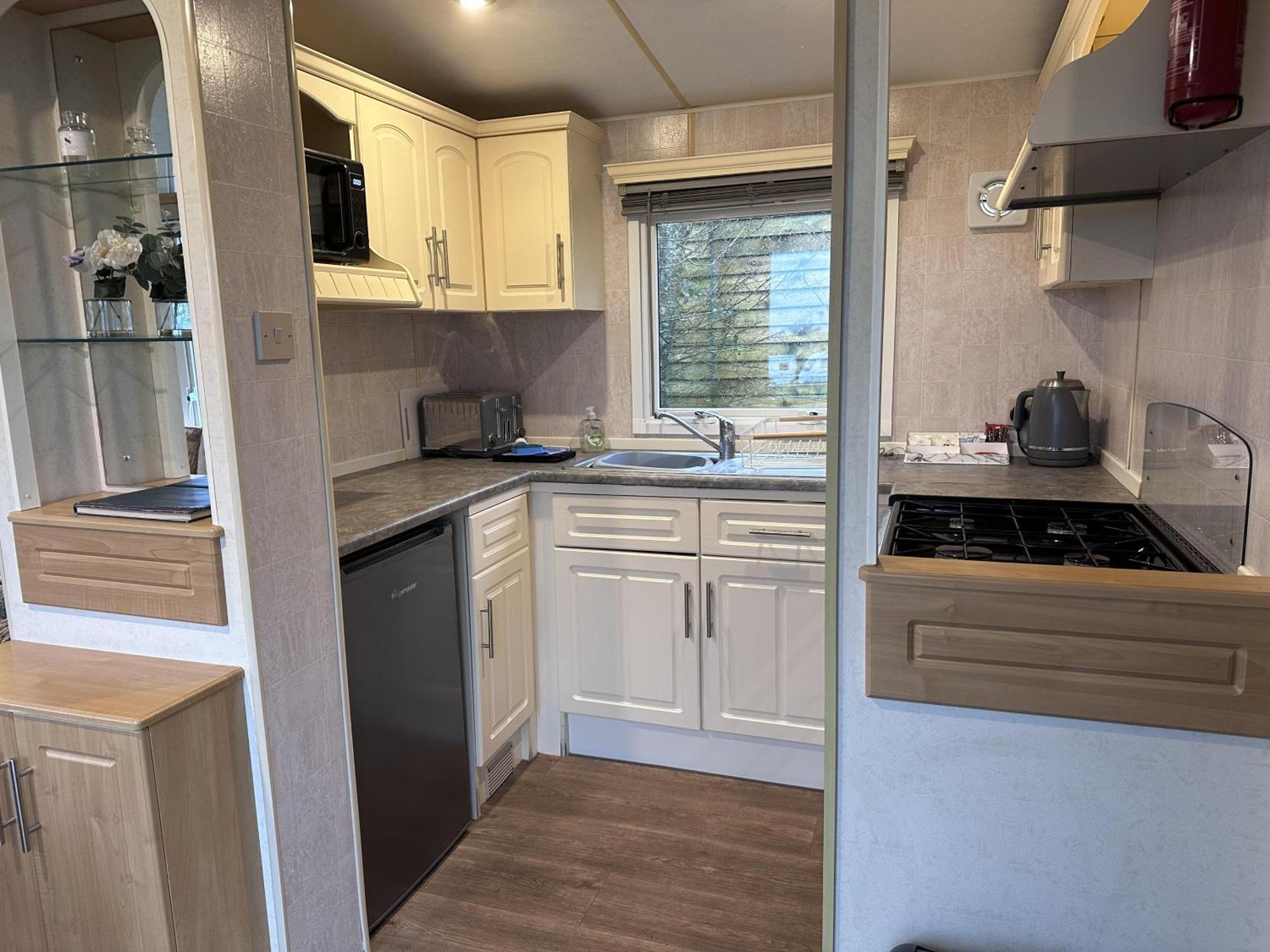 Captivating 2-Bed Static Caravan In Holyhead Llanfachraeth Exteriör bild