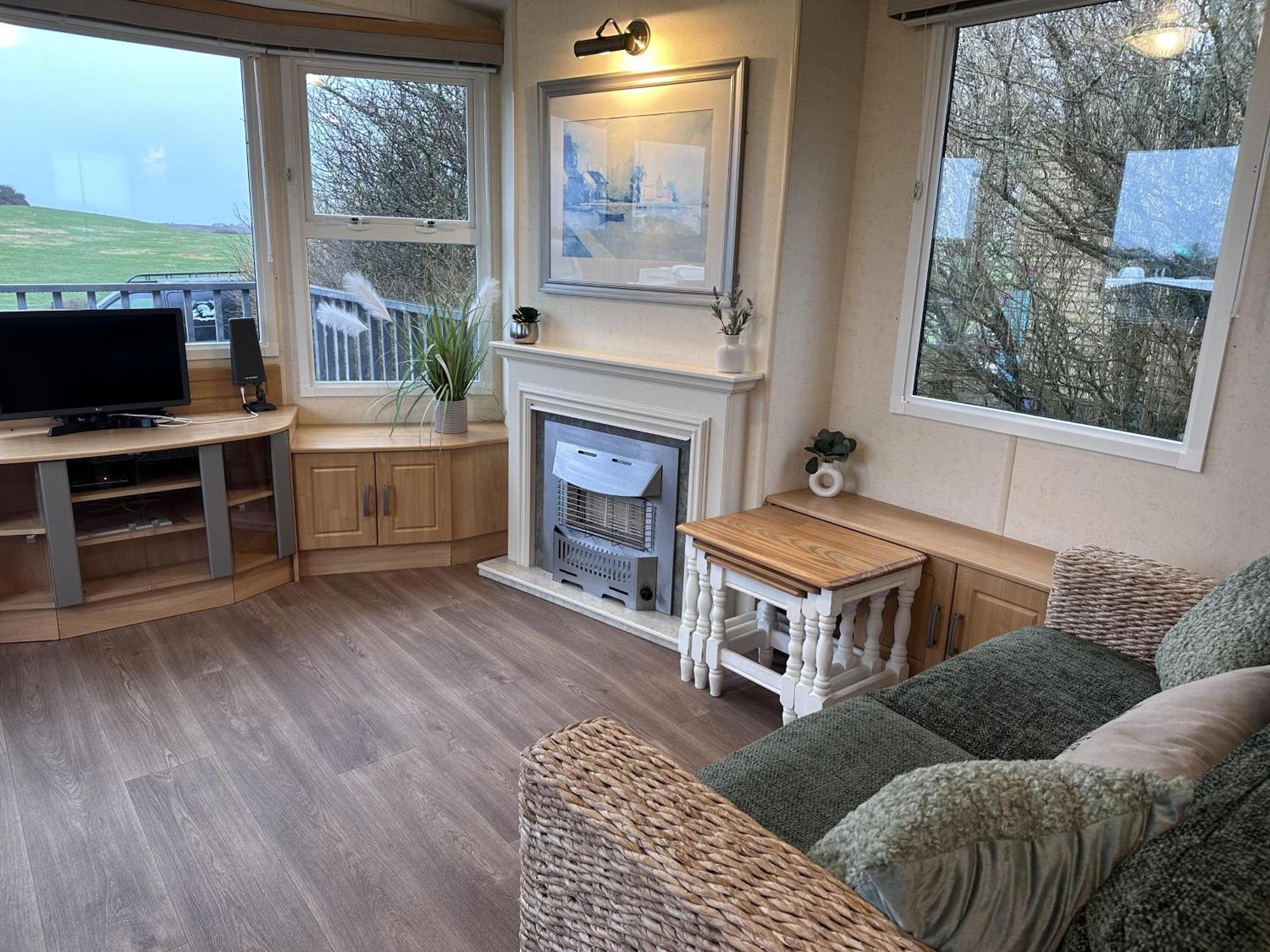 Captivating 2-Bed Static Caravan In Holyhead Llanfachraeth Exteriör bild