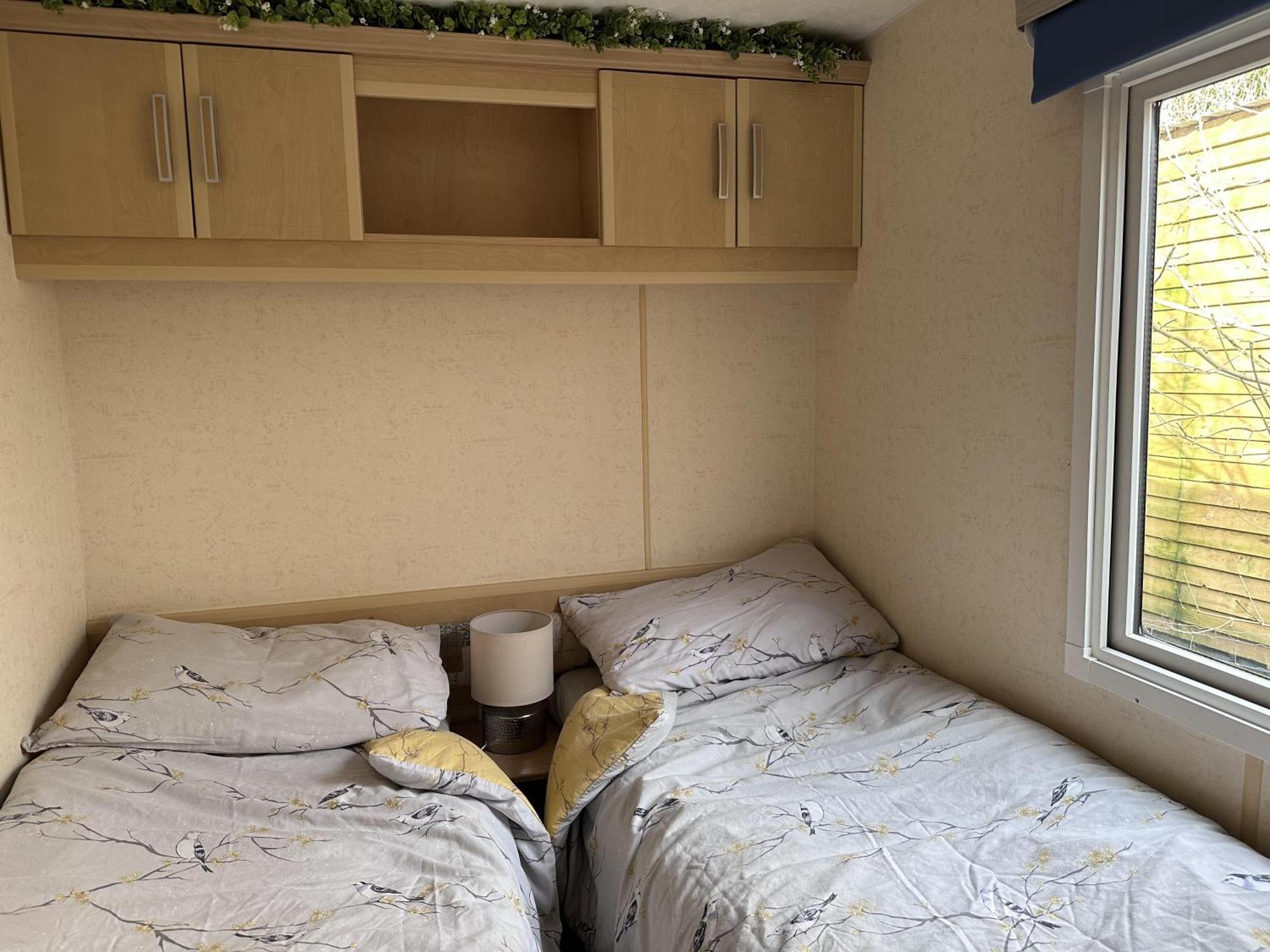 Captivating 2-Bed Static Caravan In Holyhead Llanfachraeth Exteriör bild